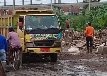 TPS di Belakang Gedung Mangkrak Penuh Lumpur, Warga Subang Kesulitan Buang Sampah