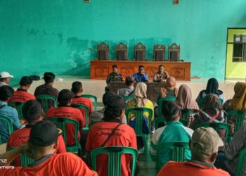 Manfaatkan Pertemuan Dalam Rapat Minggon, Kapolsek Legonkulon Serap Curhatan Warga