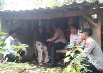 Berjiwa Sosial, Kapolres Subang Jenguk dan Bangun Rumah Narcem