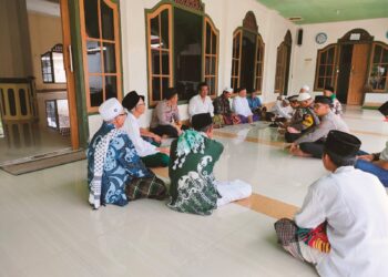 Jum’at Curhat di Desa Bojong Tengah, Kapolsek Pusakanagara Serap Curhatan Warga terkait Kenakalan Remaja Hingga Kartu Tani