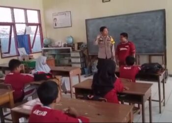 Selamatkan Generasi Bangsa dari Bahaya, Bhabinkamtibmas Polsek Legonkulon Gencar Beri Penyuluhan