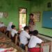 Bhabinkamtibmas Polsek Legonkulon Berikan Edukasi pada Siswa SD Bahaya Cikbul