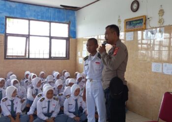 Visitas ke SMKN 1 Legonkulon, Kapolsek Legonkulon Himbau Pelajar Tak Terjurumus Pergaulan Bebas