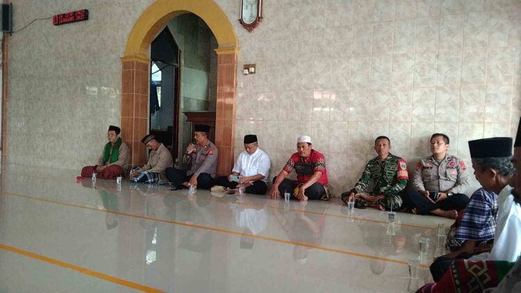 Gelar Jum’at Curhat Bersama Muspika, Kapolsek Legonkulon Diapresiasi Tokoh Masyarakat