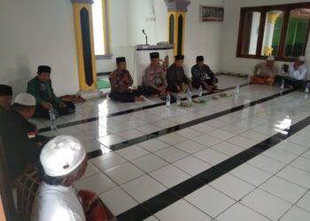 Dapat Laporan Ada Judi Kartu Saat Jum’at Curhat, Kapolsek Legonkulon : Akan Kami Tumpas Perjudian itu.!