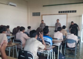 Sosialisasikan Operasi Keselamatan Lodaya 2023 dan Cegah Bullying, Kapolsek Pamanukan Berikan Binluh pada Siswa SMK Teknovo Pamanukan