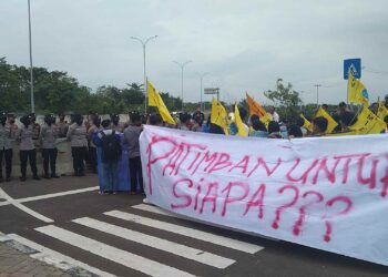 Puluhan Mahasiswa dan Masyarakat Desa Patimban Geruduk KSOP Pelabuhan Patimban