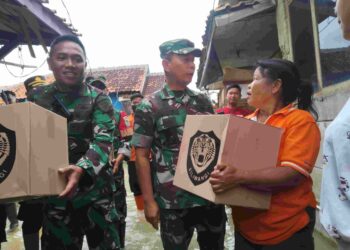 Tinjau Banjir Pamanukan, Danrem Sunan Gunung Jati Ringankan Kebutuhan Korban Banjir