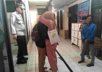 Tertangkap Hendak Tawuran, 6 Pelajar Ini Nangis di Pelukan Orang Tua