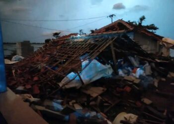16 Rumah di Desa Bobos Hancur Tersapu Angin Puting Beliung