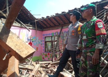 Lama Tak Diperhatikan, 3 Bangunan Kelas SD di Pusakajaya Ambruk