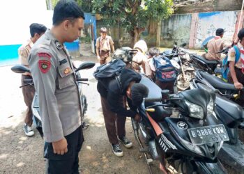 Datangi Sekolah, Polisi Sektor Binong Razia Knalpot Brong Milik Pelajar