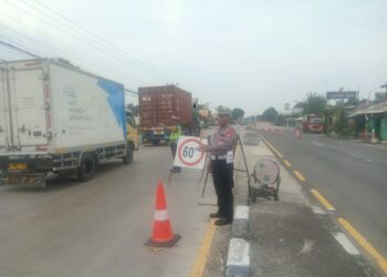 Cegah Kemacetan di Area Jembatan Cipangaritan, Polisi di Pamanukan Lakukan Pengaturan Lalu Lintas