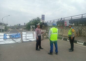 Cek Pengerjaan Jembatan Cigadung Desa Mulyasari, Panit Lantas Polsek Pamanukan; Awal April Sudah Dibuka