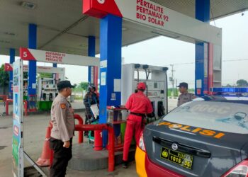 Antrian di SPBU Terjadi Setiap Sore, Polisi di Pamanukan Lakukan Patroli