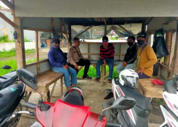 Dialogis Dengan Tukang Ojek, Personil Polsek Pamanukan Sampaikan Himbauan Kamtibmas