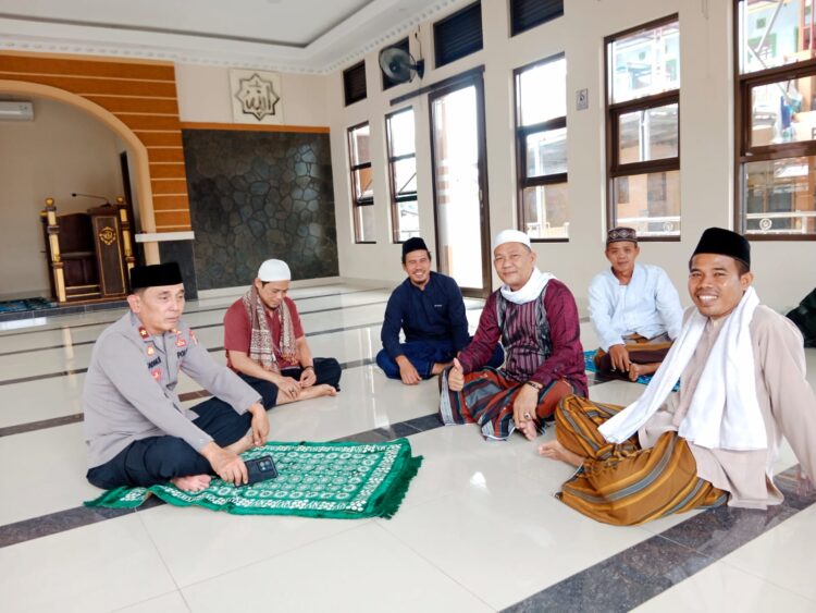 Kapolsek Pagaden Gelar Jum’at Curhat, Ini Pesan yang Disampaikan pada Warga