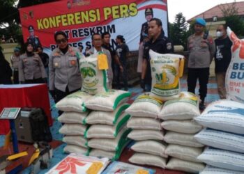 Oplos Beras Bulog dengan Jenis Beras Lain, Pedagang di Pasar Inpres Pamanukan Diringkus Sat Reskrim Polres Subang