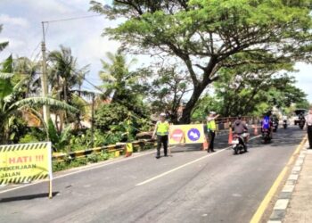 Cegah Kemacetan, Polisi di Pamanukan Lakukan Pengaturan Lalu Lintas