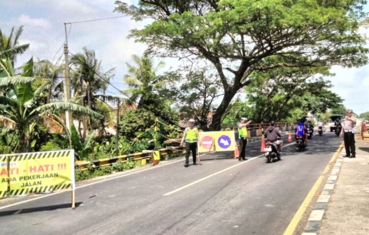 Cegah Kemacetan, Polisi di Pamanukan Lakukan Pengaturan Lalu Lintas