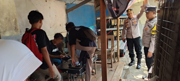 Kedapatan Bolos Saat Jam Belajar, Segerombol Pelajar Dibubarkan Polisi Sektor Pamanukan