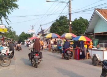 Perempatan Wesel Legonkulon Subang Jadi Tempat Favorit Berburu Takjil di Bulan Ramadan