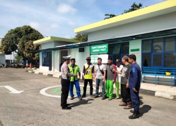 Unit Lantas Polsek Pamanukan Beri Motivasi Kamseltibcarlantas kepada Driver Pengangkut Elpiji