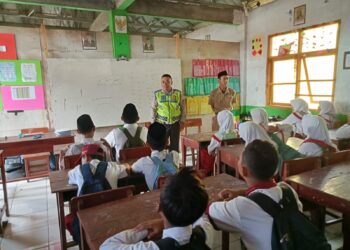 Kunjungi SDIT, Bhabinkamtibmas Polsek Pamanukan Himbau Anak Tak Main Petasan