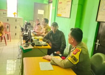 Bhabinkamtibmas Polsek Pagaden Himbau Perangkat Desa Bersama Menjaga Kondusifitas Kamtibmas Lingkungan