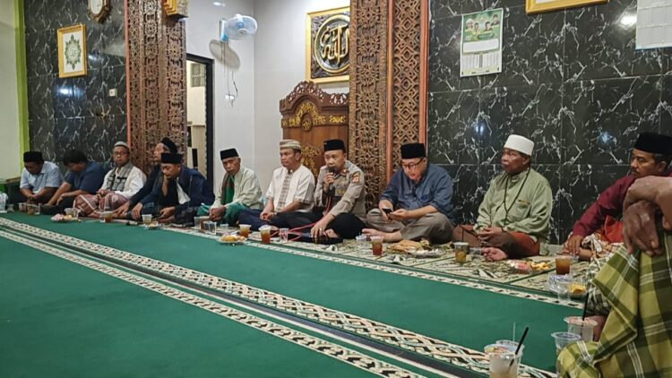 Gelar Safari Ramadhan Bersama Muspika, Kapolsek Pamanukan Himbau Warga Anaknya Tidak Terlibat Aksi Kenakalan Remaja