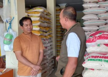Cek Ketersediaan Kebutuhan Beras Menjelang Idul Fitri, Panit Intelkam Polsek Pamanukan : Stok Tetap Masih Aman