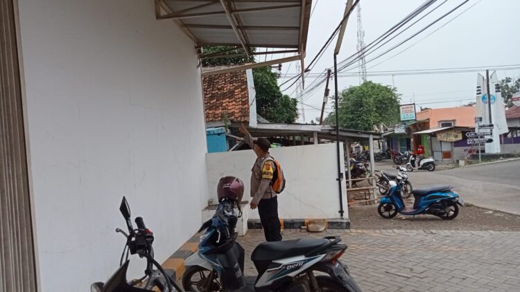 Antisipasi Tindak Kriminal Pencurian, Polsek Legonkulon Cek Fungsional CCTV di Minimarket