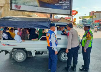 Nekat Bawa Orang Berwisata ke Arah Selatan, Mobil Bak Terbuka Diputar Balik Kapolsek Pamanukan