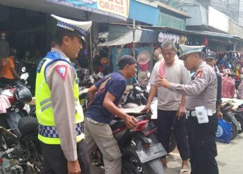 Hindari Kemacetan di Sepanjang Jalan, Unit Lantas Polsek Pamanukan Himbau Tukang Parkir Tertib Parkirkan Kendaraan
