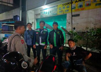 Antisipasi Kejahatan pada Malam Hari, Unit Patroli Polsek Pamanukan Sambangi Ojol
