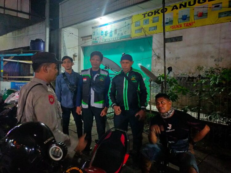 Antisipasi Kejahatan pada Malam Hari, Unit Patroli Polsek Pamanukan Sambangi Ojol
