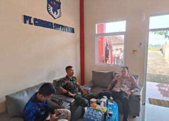 Sinergitas TNI-POLRI Ditunjukan Kapolsek bersama Danramil Pagaden dengan Selalu Kompak di Lapangan