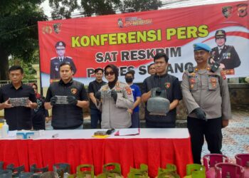Polres Subang Bekuk Pelaku Penyuntikan Gas Elpiji Subsidi ke Non Subsidi