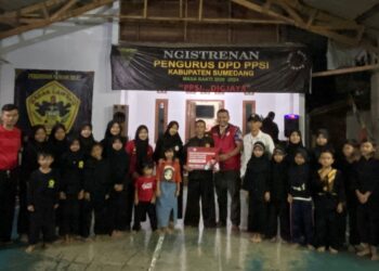 Tepati janji, Niko Rinaldo Berikan Bantuan pada Pendidik Paguron Gagaklawung Sumedang