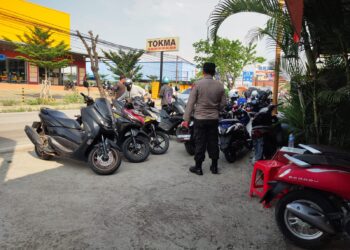 Antisipasi Curanmor di Lingkungan Parkir Unit Patroli Polsek Pamanukan Berikan Himbauan Kamtibmas Kepada Juru Parkir