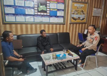 Disambangi Staf SMK Al-Munawaroh, Kapolsek Pamanukan Arahkan Pelepasan Siswa kelas XII Lebih Terarah