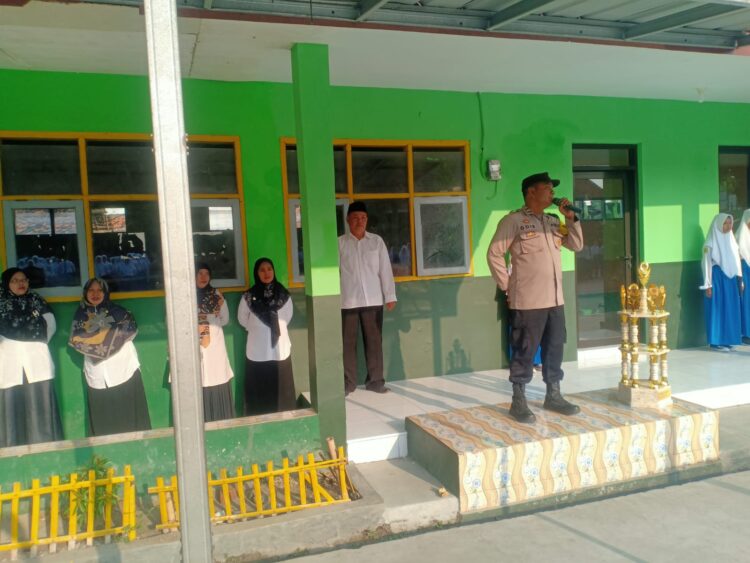 Bhabinkamtibmas Polsek Pamanukan Menjadi Irup Di MTs Darul Ma’arif, Ini Amanat yang Disampaikannya..
