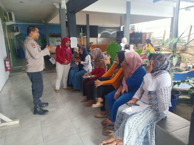 Bhabinkamtibmas Polsek Pamanukan Silaturahmi dengan Kader Posyandu