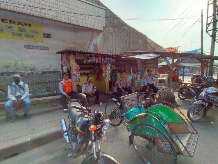 Jalin Sinergitas, Kapolsek Pamanukan Ngawadul Bari Ngopi Bareng Petugas Dishub