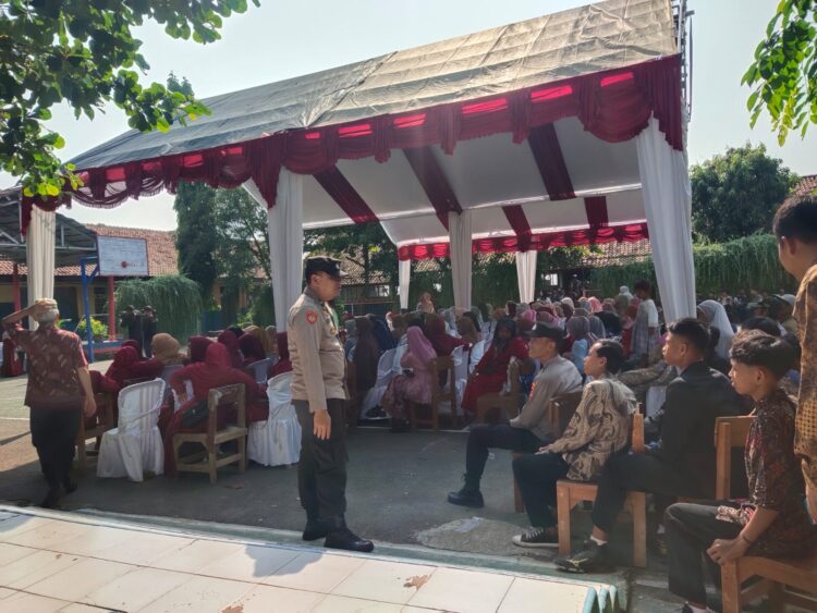 Polsek Pamanukan Lakukan Pengamanan Acara Pelepasan Siswa/i kelas IX SMPN 1 Sukasari