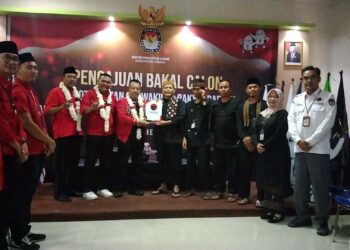 Diiringi Berbagai Kesenian Tradisional, PDI Perjuangan Kabupaten Subang Serahkan Berkas Pengajuan Bacaleg ke KPU