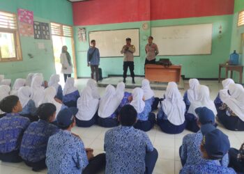 Tekan Kenakalan Remaja, Bhabinkamtibmas Polsek Pamanukan Berikan Binluh Pada Pelajar SMPN 2 Pamanukan