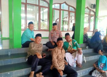 Tumbuhkan Semangat Kebersamaan, Kapolsek Pamanukan Sambangi DKM Al-Mukhlisin