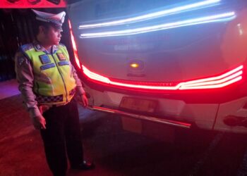 Polsek Pamanukan Lakukan Pengamanan Pemberangkatan Bacaleg dan Kader PDI Perjuangan Menuju Stadion Bima Kota Cirebon