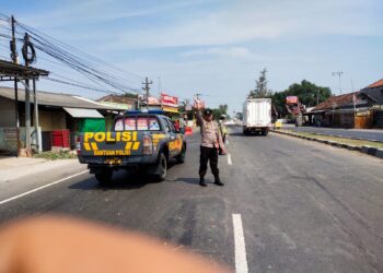 Tingkatkan Keamanan di Jalur Pantura Polsek Pamanukan Rutin Lakukan Patroli